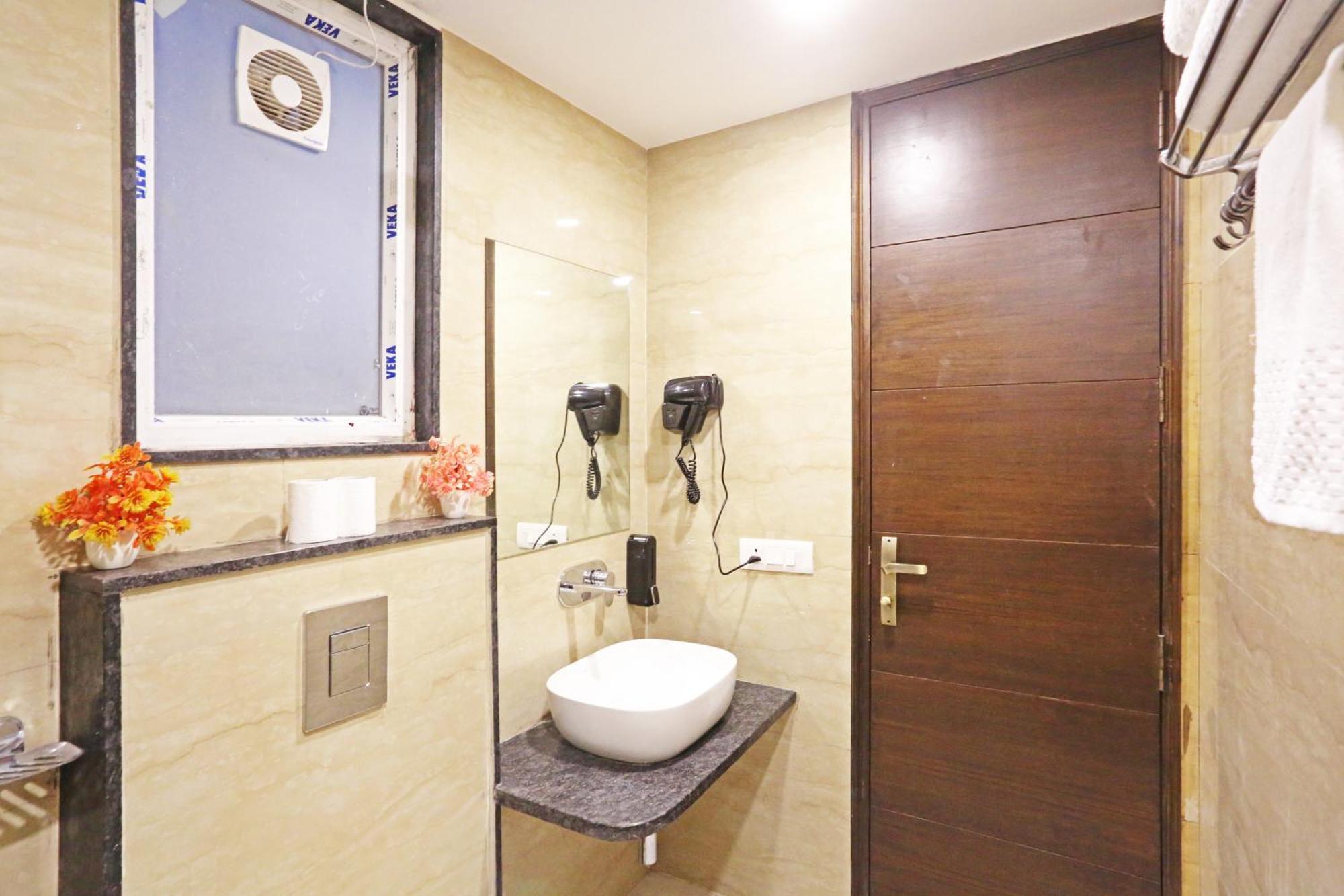 Hotel Mayfair Just A Minute Away From New Delhi Railway Station And Connaught Place Zewnętrze zdjęcie